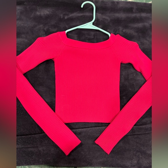 Alice + Olivia Jeanne Raspberry Pink Ribbed sweater - Picture 2 of 6